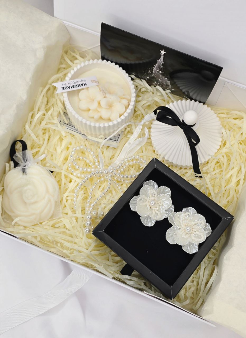 CHRISTMAS GIFT BOXES