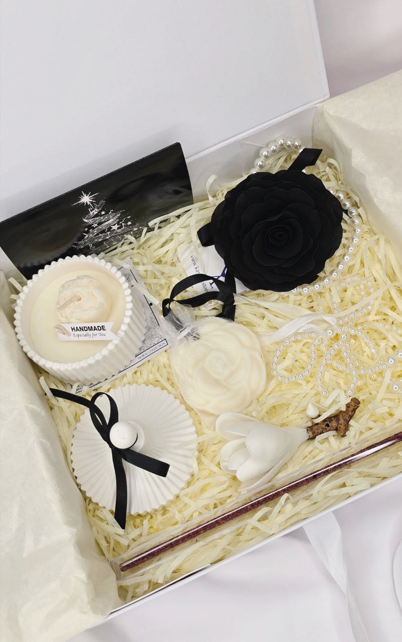 CHRISTMAS GIFT BOXES