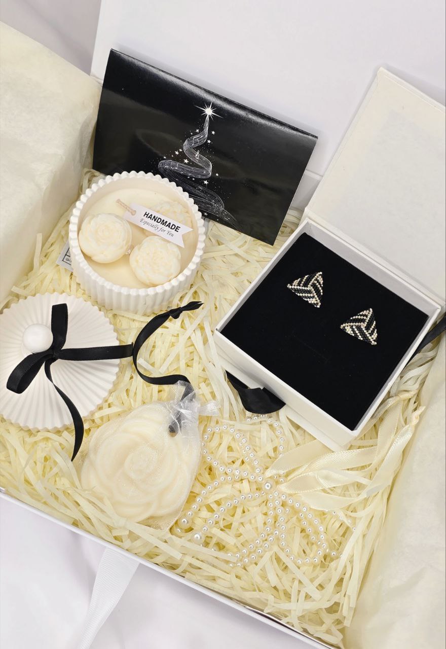 CHRISTMAS GIFT BOXES